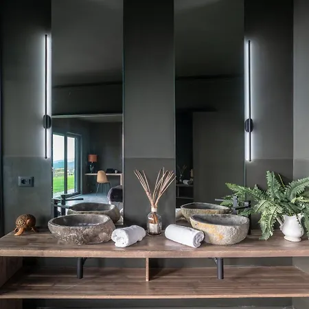 Villa Brand New! Feronia, Where Nature Feeds Your Soul. *